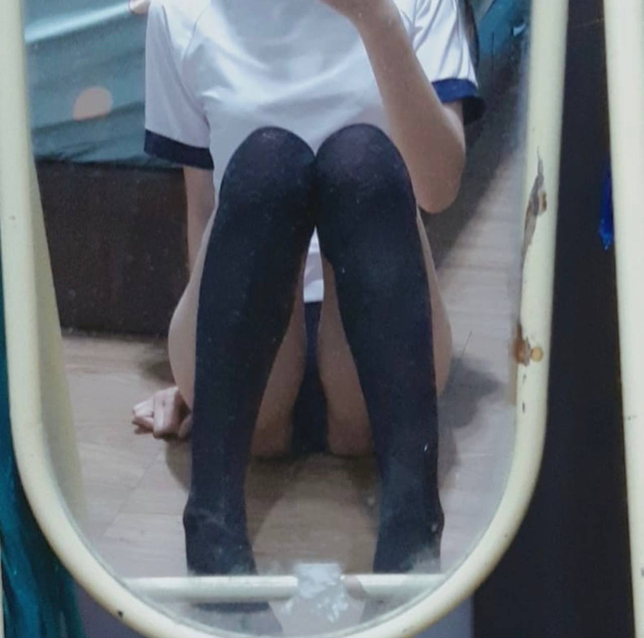 Bộ ngực lớn của cô gái trẻ yêu da đen bị con cặc lớn của tổ tiên da đen mút. Thật tuyệt khi nhìn thấy biểu cảm của cô ấy. Cái âm hộ được nhồi nhét thật đầy.