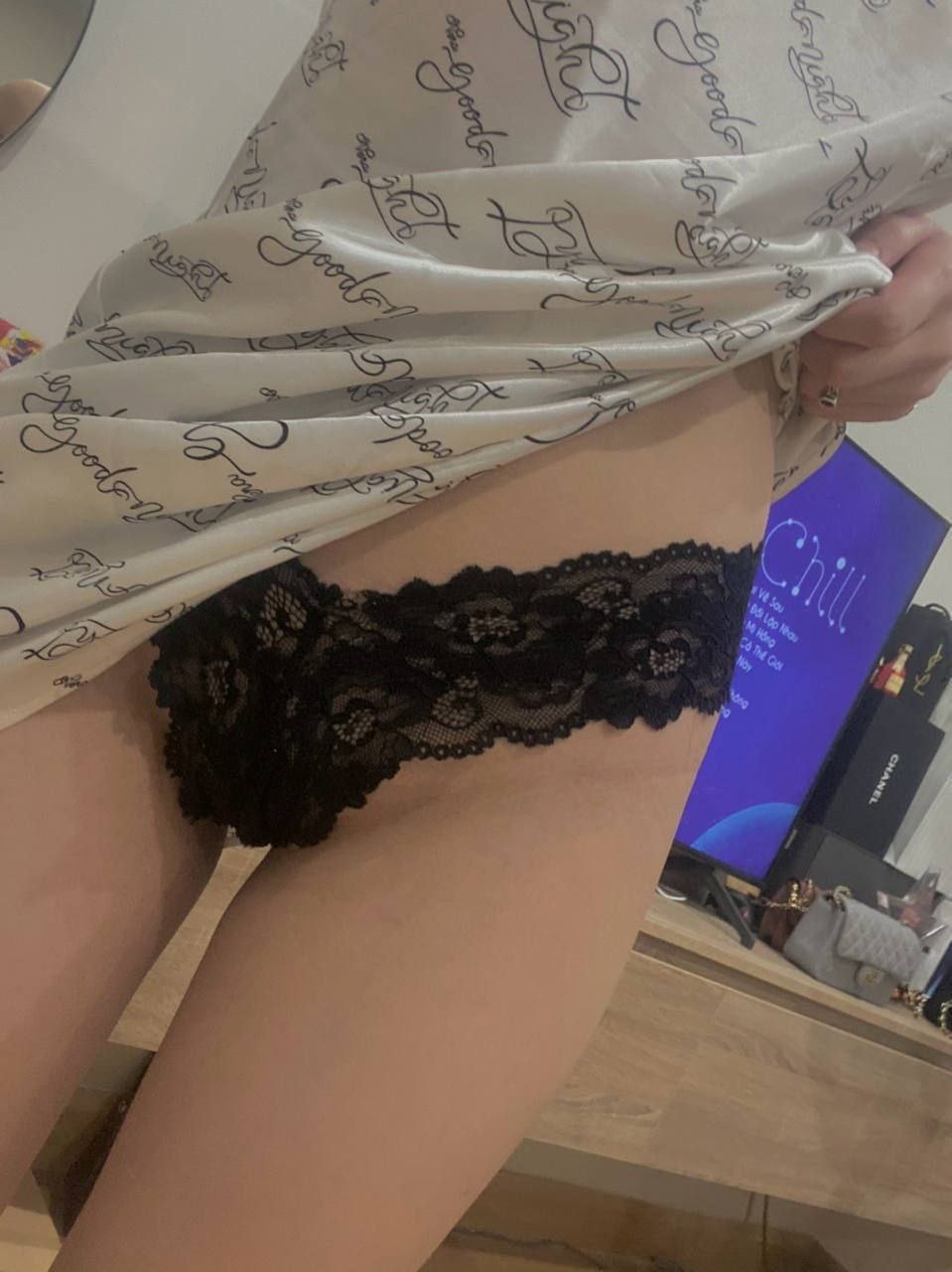 Lỡ chuyến tàu cuối, thanh niên qua đêm tại nhà cấp trên nữ trẻ